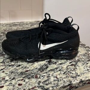 Nike Vapormax Flyknit sneakers size 9 black and white
